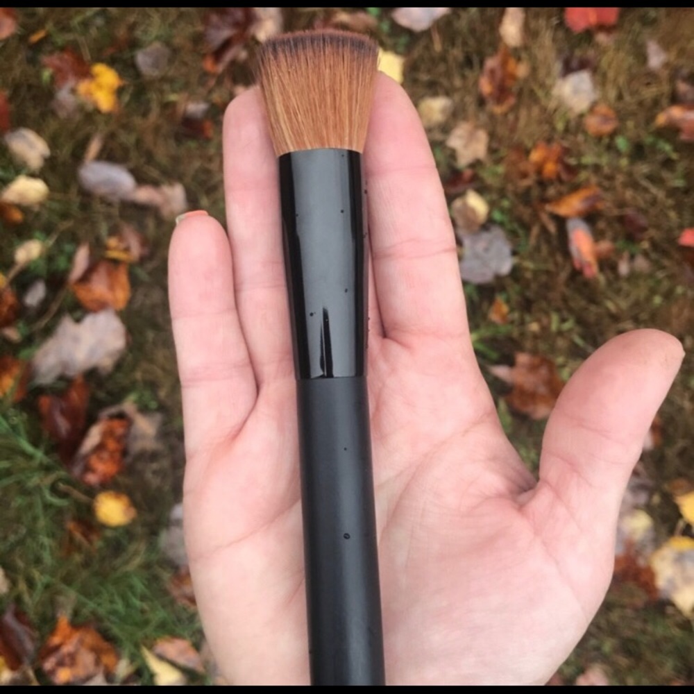 NEW Liquid Foundation Brush